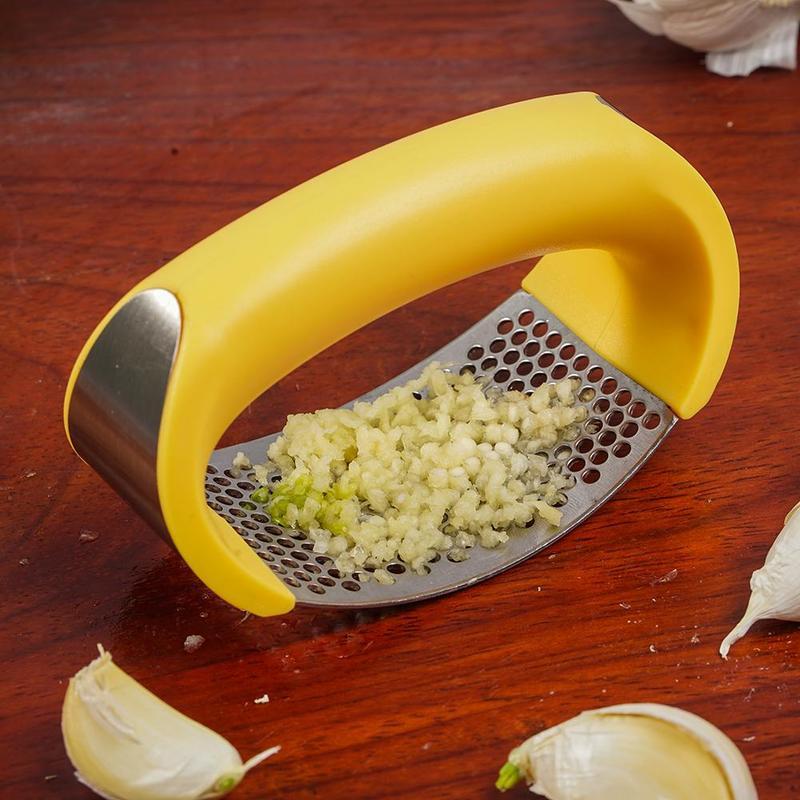 304 stainless steel manual garlic masher with ergonomic curved design
