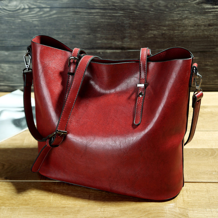 Women’s oil wax leather high-capacity shoulder messenger tote bag.