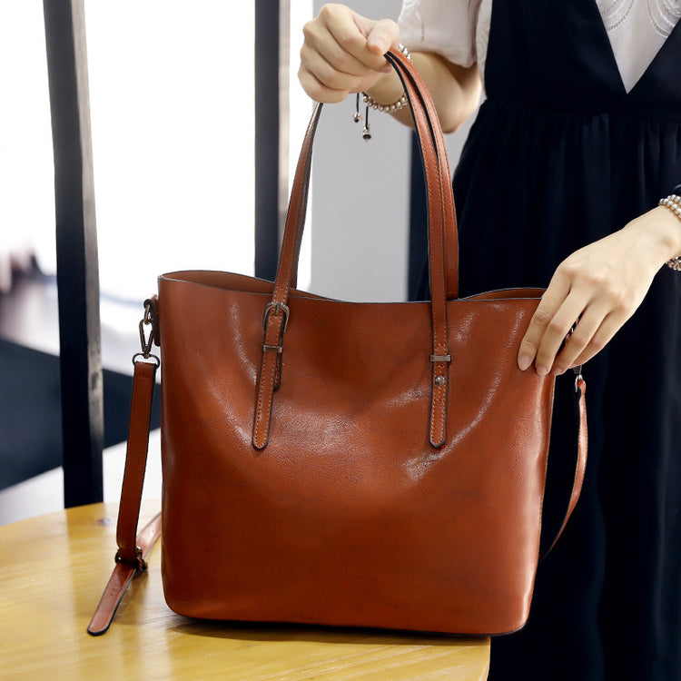 Women’s oil wax leather high-capacity shoulder messenger tote bag.