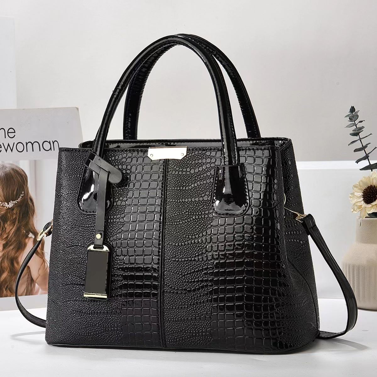 Women’s soft PU large-capacity minimalist handbag.