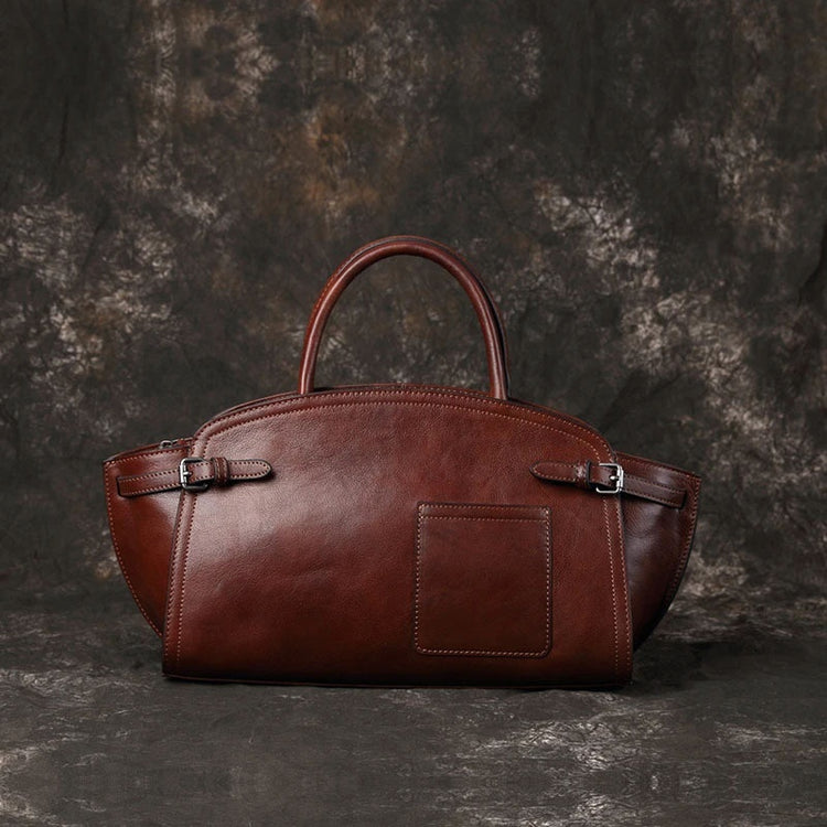 Women’s genuine leather dumpling-style crossbody zip bag.