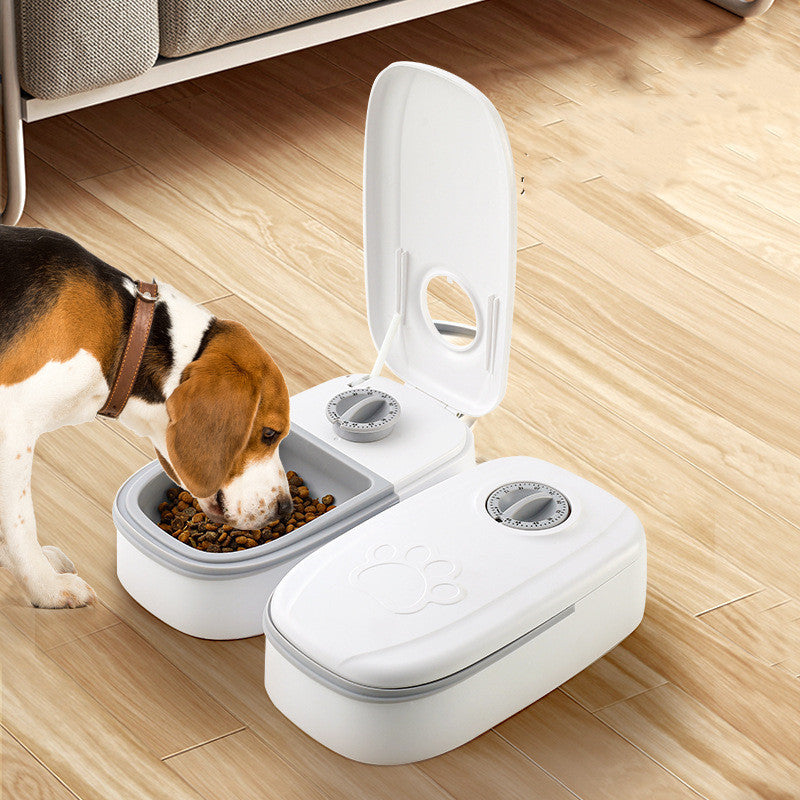 Automatic pet feeder with timer, smart food dispenser for cats and dogs.